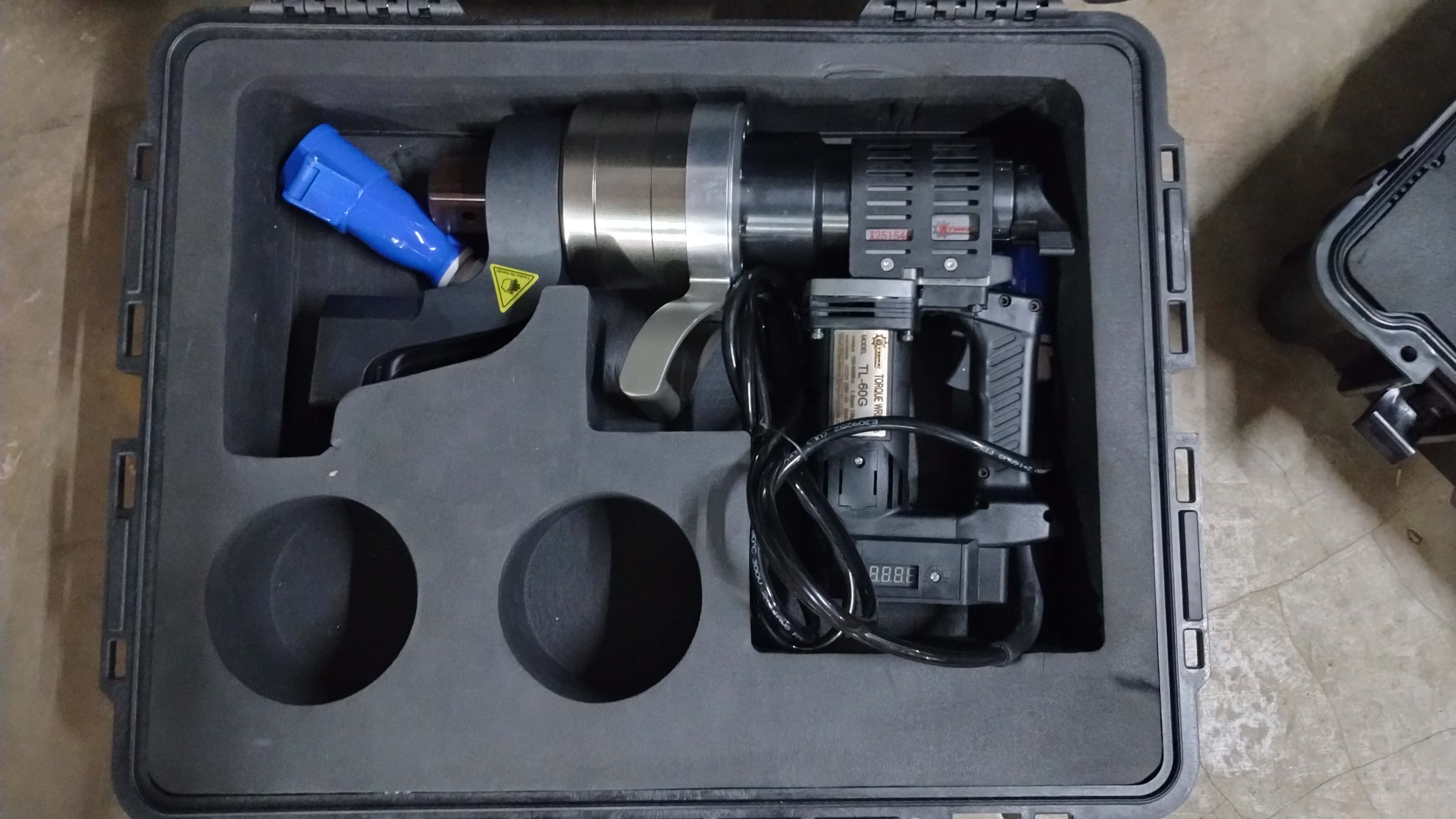 electric torque wrench