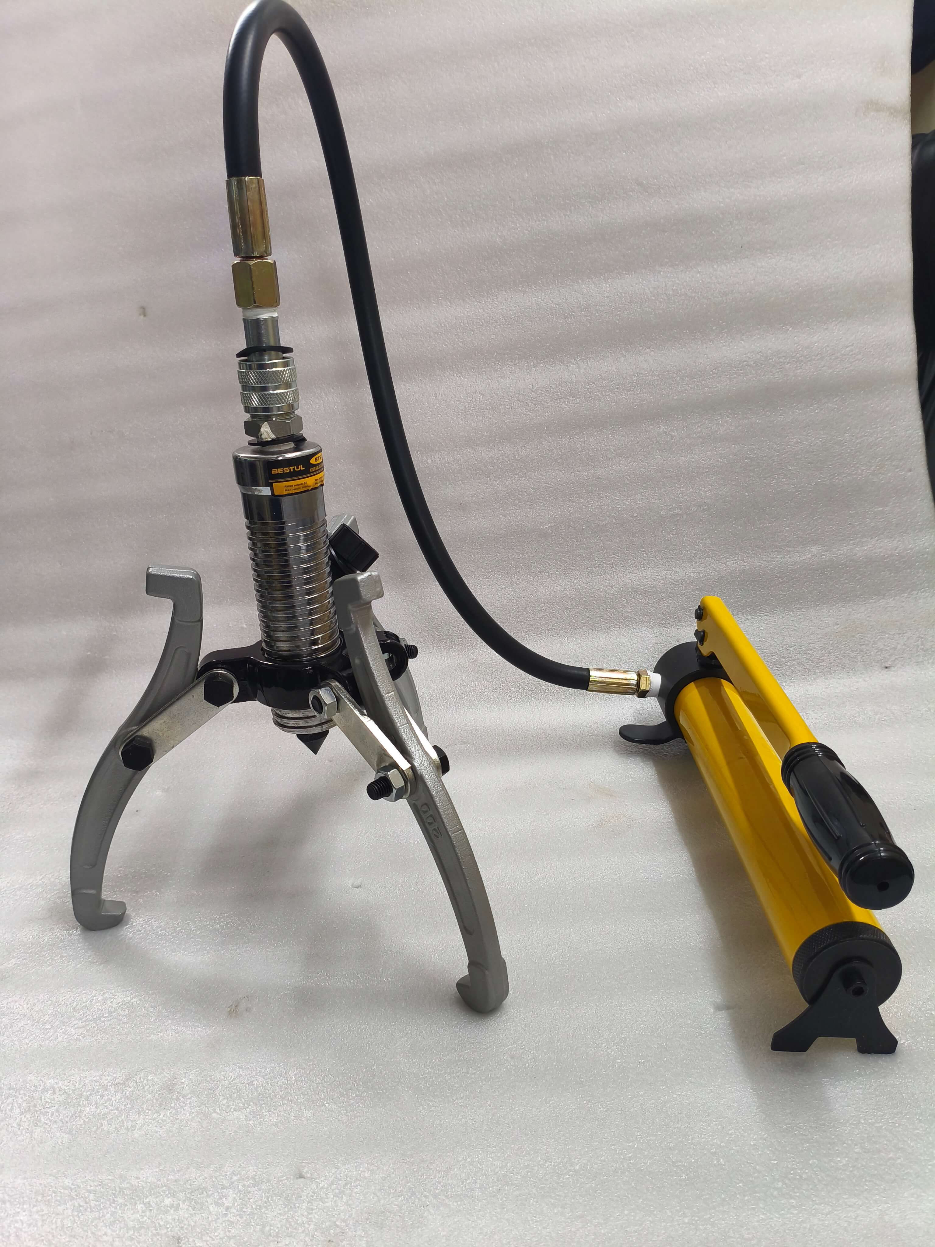 Hydraulic 3 Jaw Gear Puller