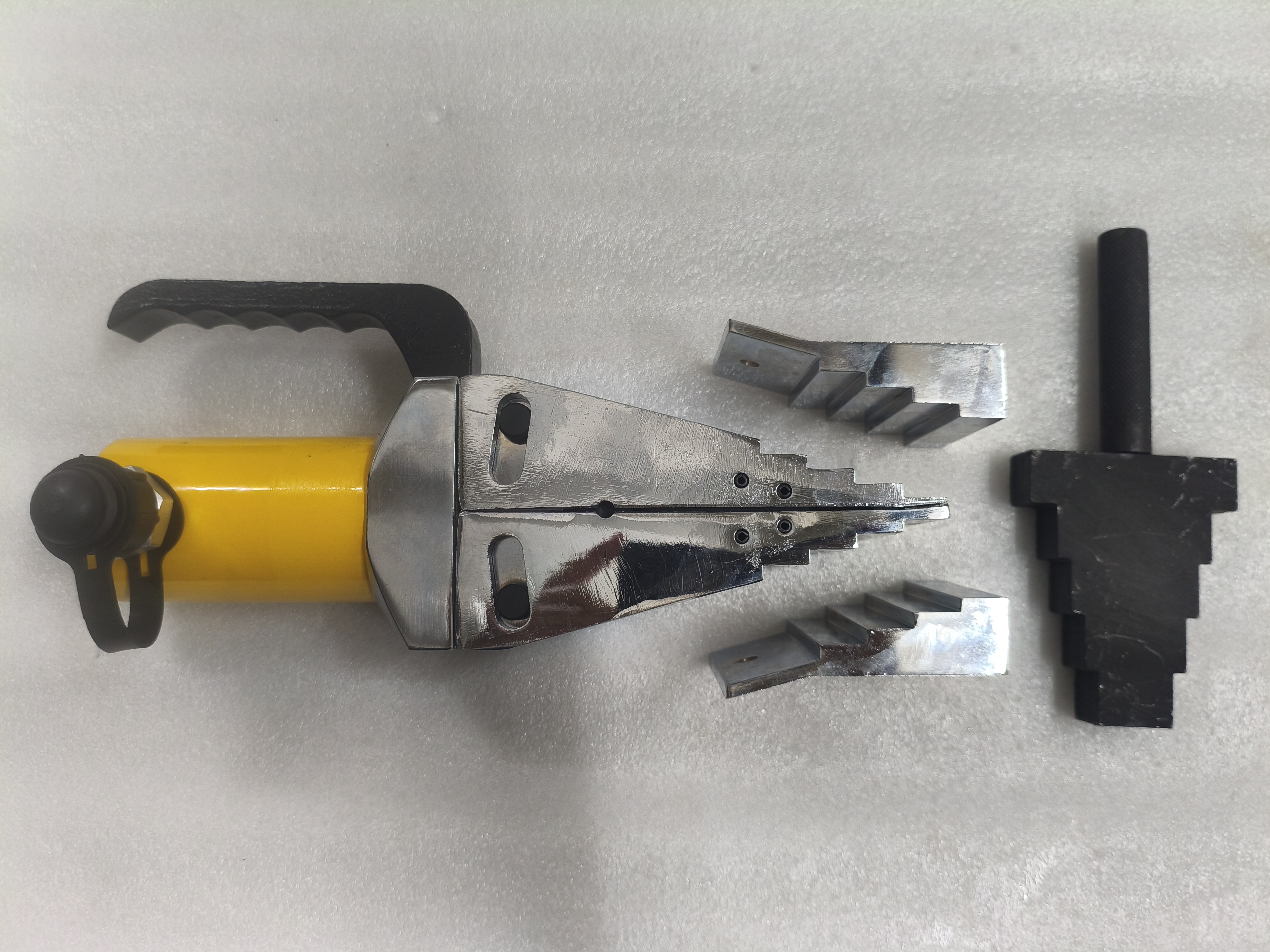 hydraulic flange spreader