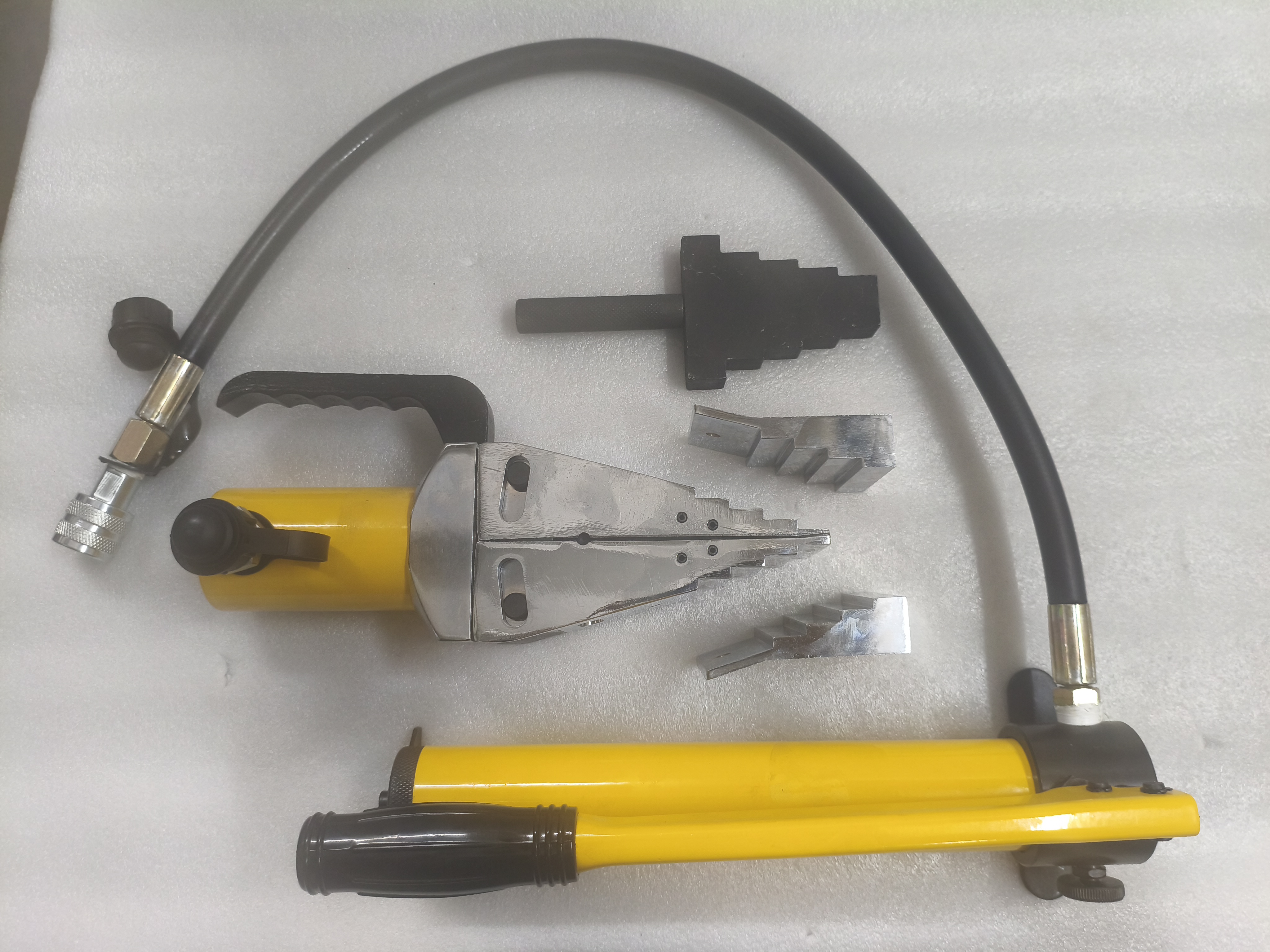 hydraulic flange spreader