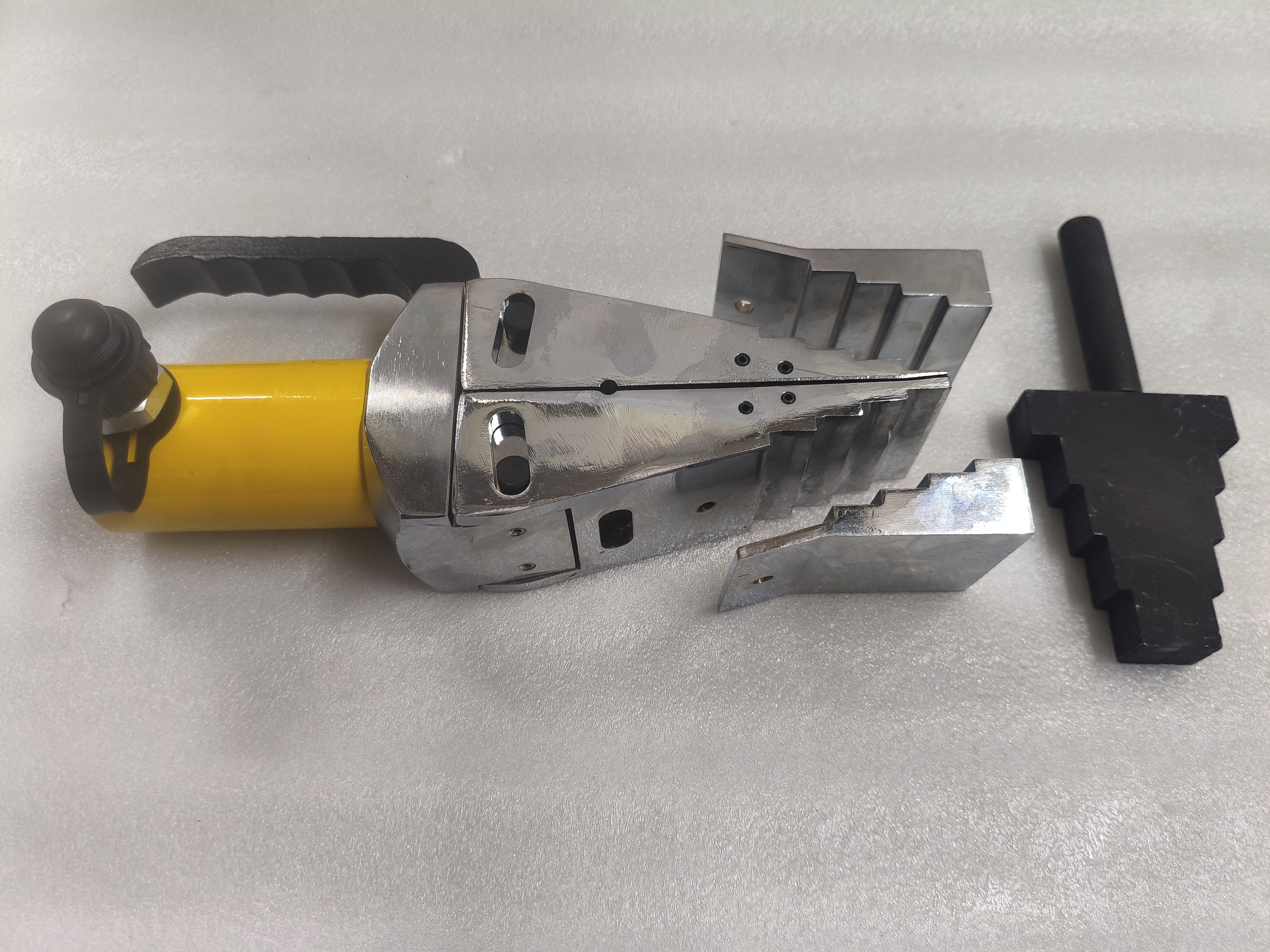 hydraulic flange spreader